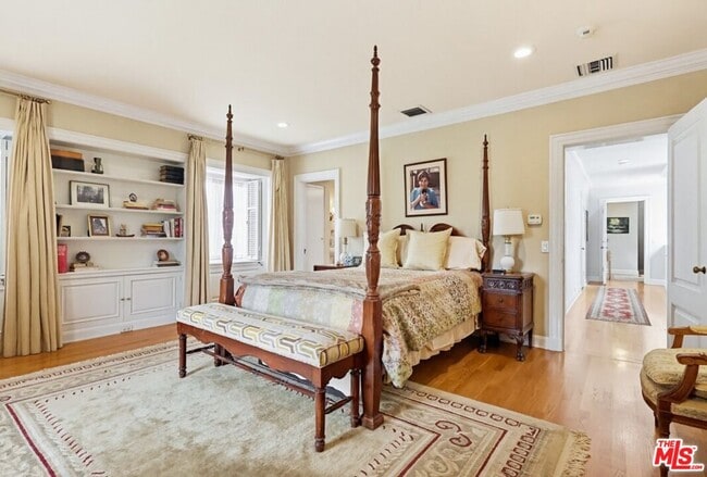 Building Photo - 516 S Rimpau Blvd