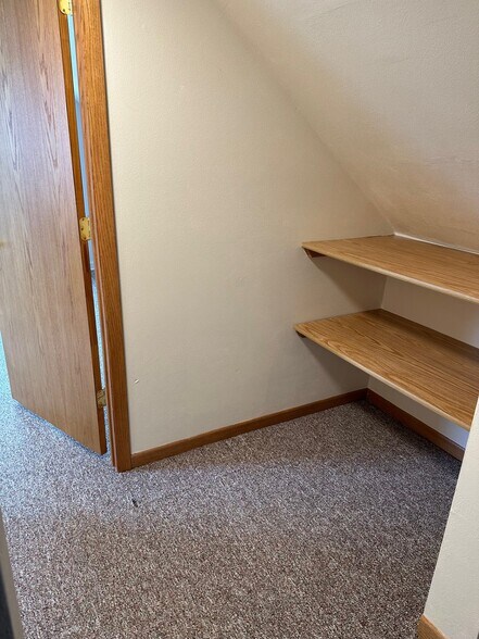 Hallway - 924A W Blodgett St