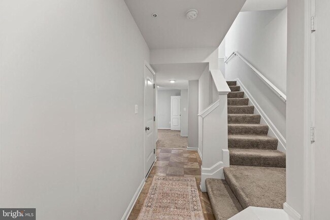 Building Photo - 64 Grant St