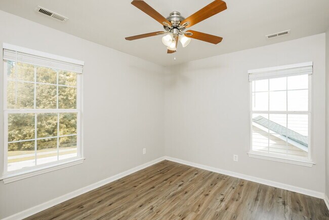 Building Photo - 802 Shefford Town Dr