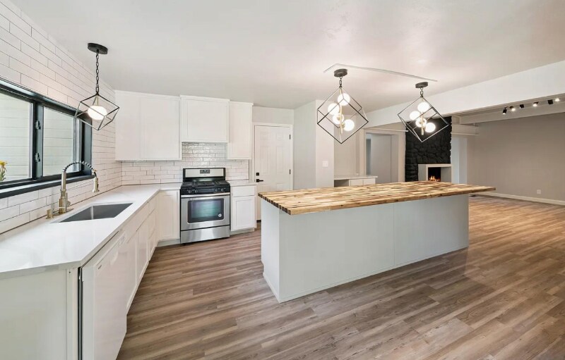 Building Photo - 610 W Fairview St