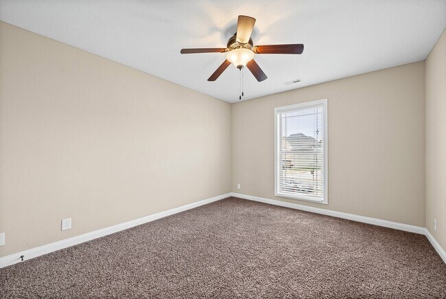 Building Photo - 1725 Autumnwood Blvd