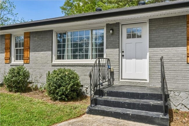 Building Photo - 2866 Belvedere Ln