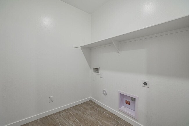 Building Photo - 12881 N 145th Dr