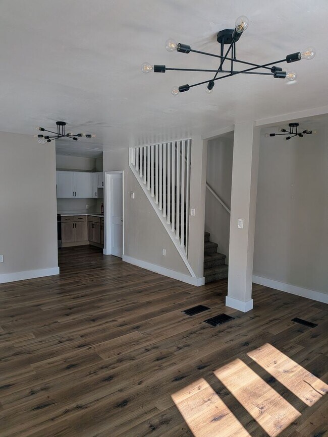 Building Photo - 1043 Meade Ave