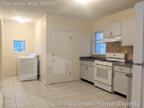 Building Photo - 83 Yorktown St