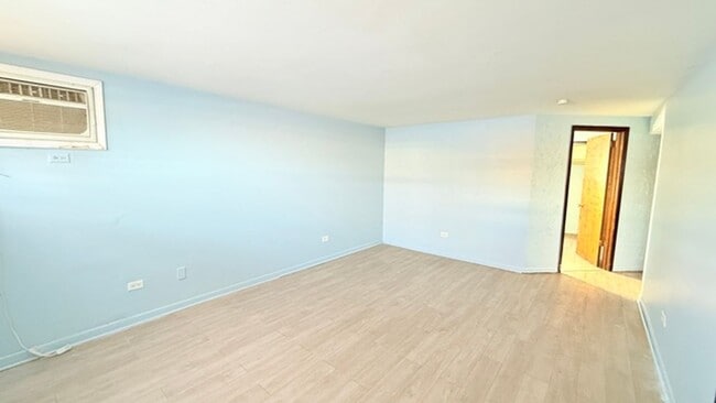 Building Photo - 15020 Woodlawn Ave