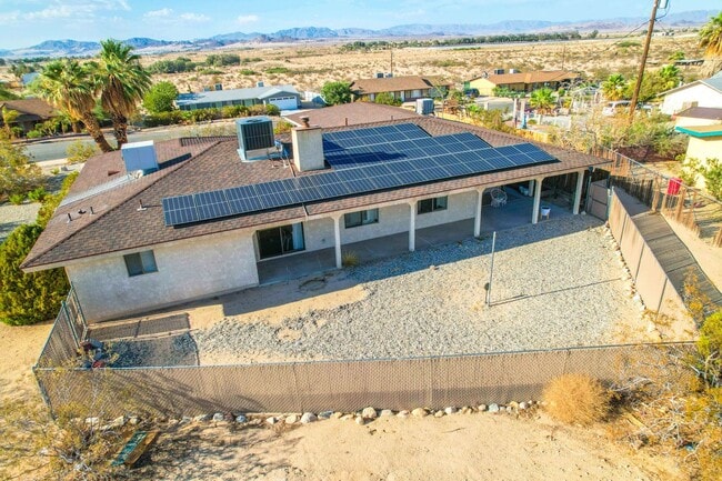 Building Photo - Must See 4 bedroom 2 bath Home