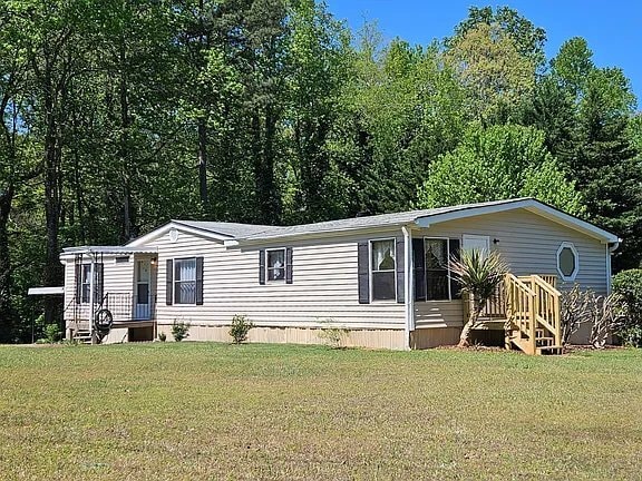 Building Photo - 3366 Shoreland Dr