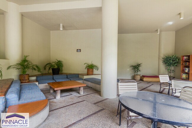 Building Photo - 60 N Beretania St