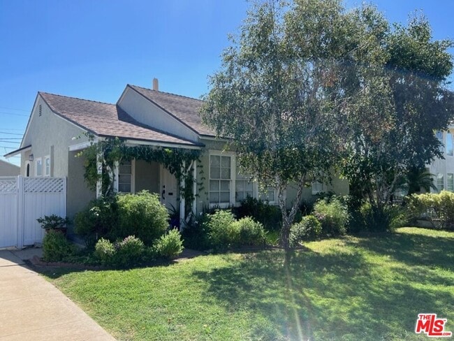 Building Photo - 6426 W 83rd St