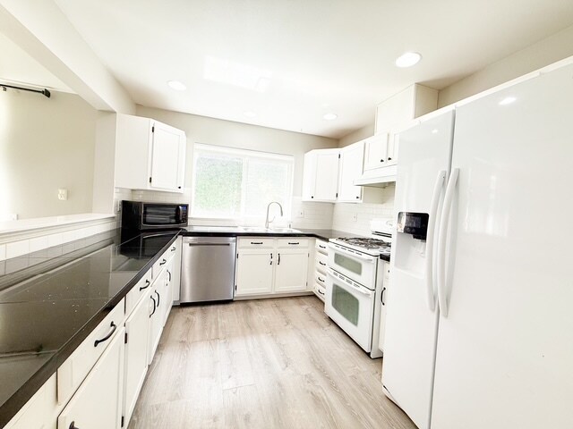 Building Photo - 1059 NW Gladiola Ct