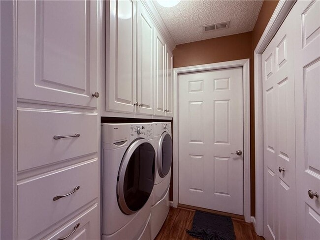 Building Photo - 3050 Orchard Ridge Cir