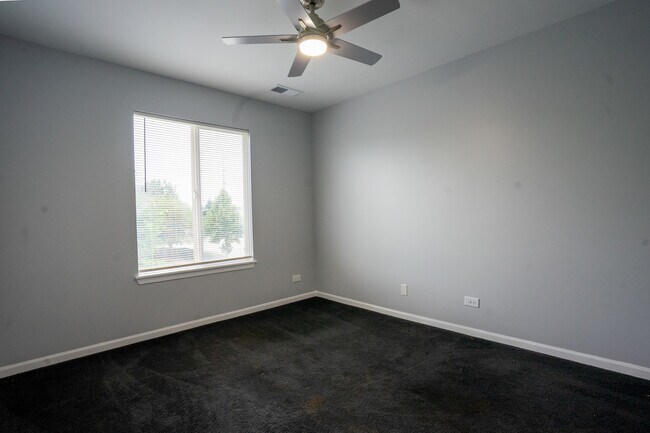 Building Photo - 2837 Oakmont Dr