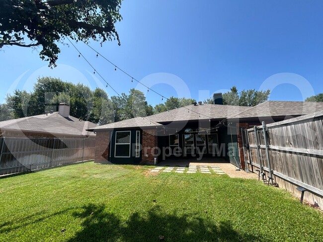 Building Photo - 1217 Babbling Brook Dr