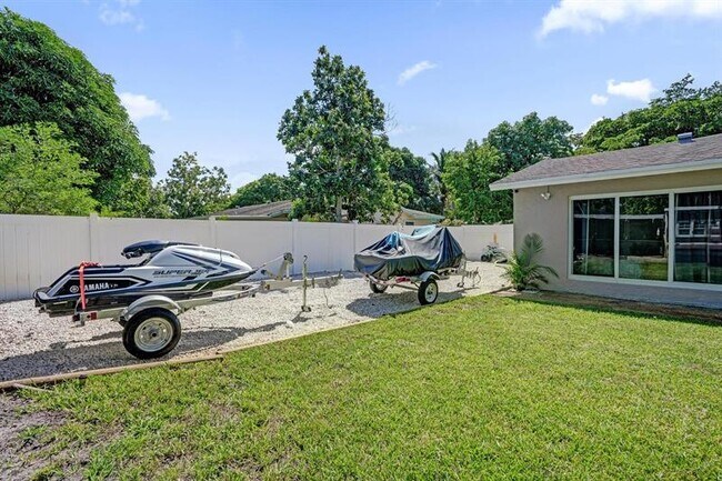 Building Photo - 6411 SW 6th St