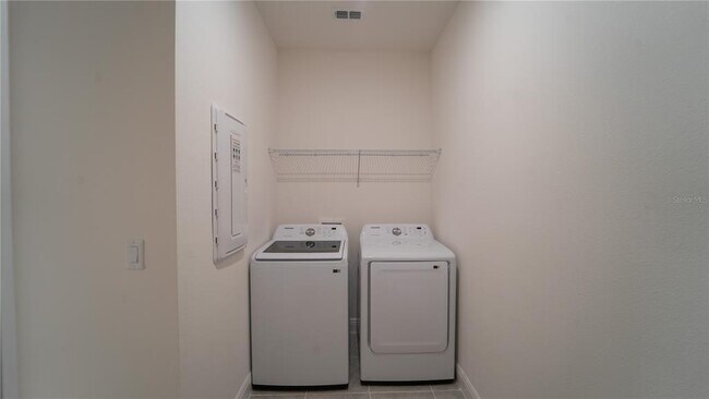 Building Photo - 4867 Cross Pr Pkwy