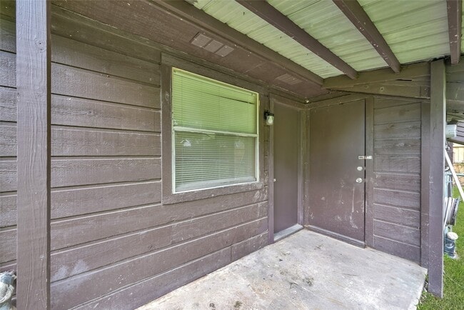 Building Photo - 1605 Hazelwood St