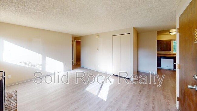 Building Photo - 4740 Scenic Cir