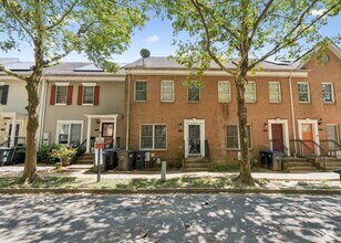 Building Photo - Spacious 3BR Townhome Near Metro & Nationa...