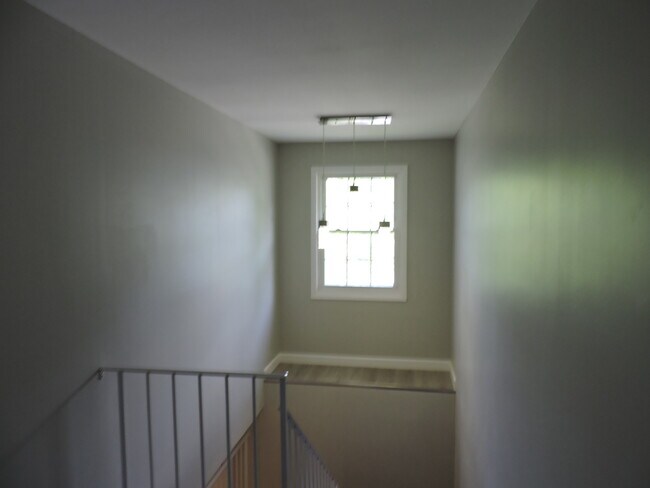 Building Photo - 407 Beechwood Dr