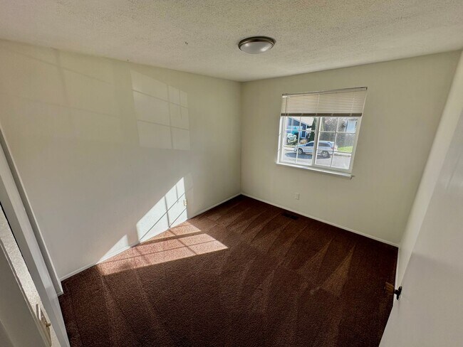 Building Photo - 4BR | 3BA Spacious House with Large Backyard