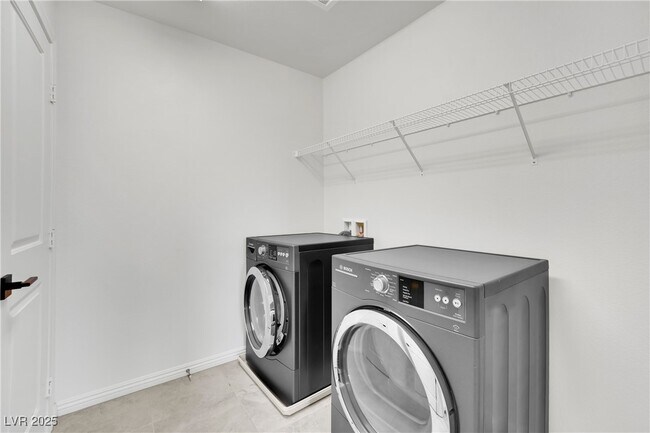 Building Photo - 945 Glenhaven Pl
