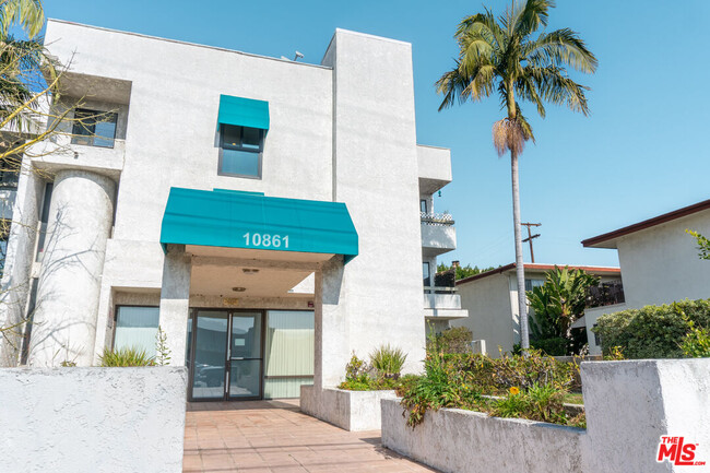 Building Photo - 10861 Moorpark St
