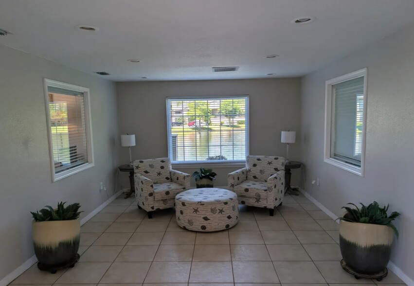 Building Photo - 10200 Belle Rive Blvd