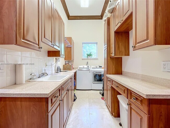 Building Photo - 6710 SW 92nd St