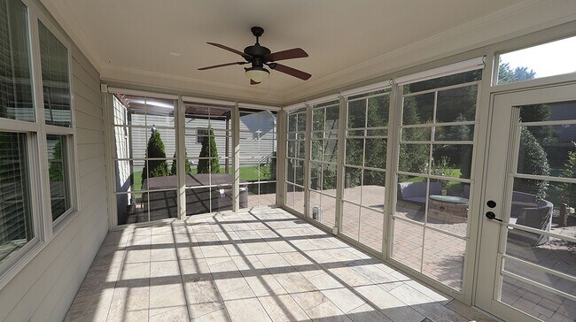 Building Photo - Lovely Heritage Home with Ideal Floorplan