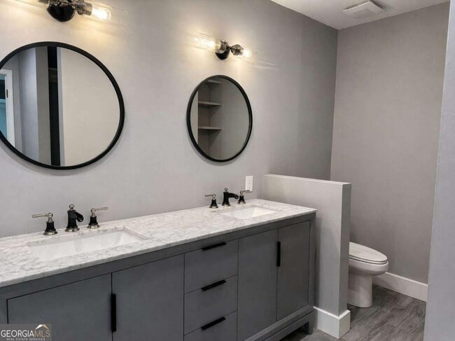 Building Photo - 37 Willow Glen NE