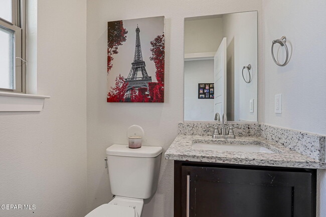 Building Photo - 12622 Zollinger Ave