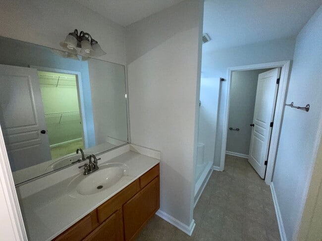 Building Photo - Loudon 3-bedroom 2-bathroom home with open layout on corner lot available 11/15