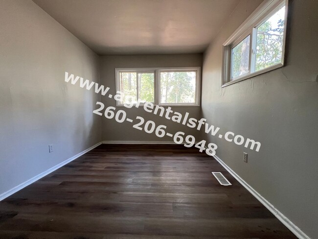 Building Photo - 3 Bedroom - Section 8 OK!