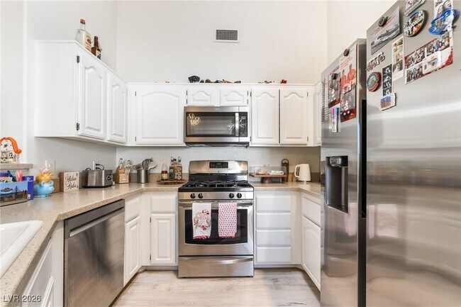 Building Photo - 3320 S Fort Apache Rd