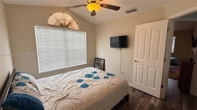 Building Photo - 1813 Vista River Dr