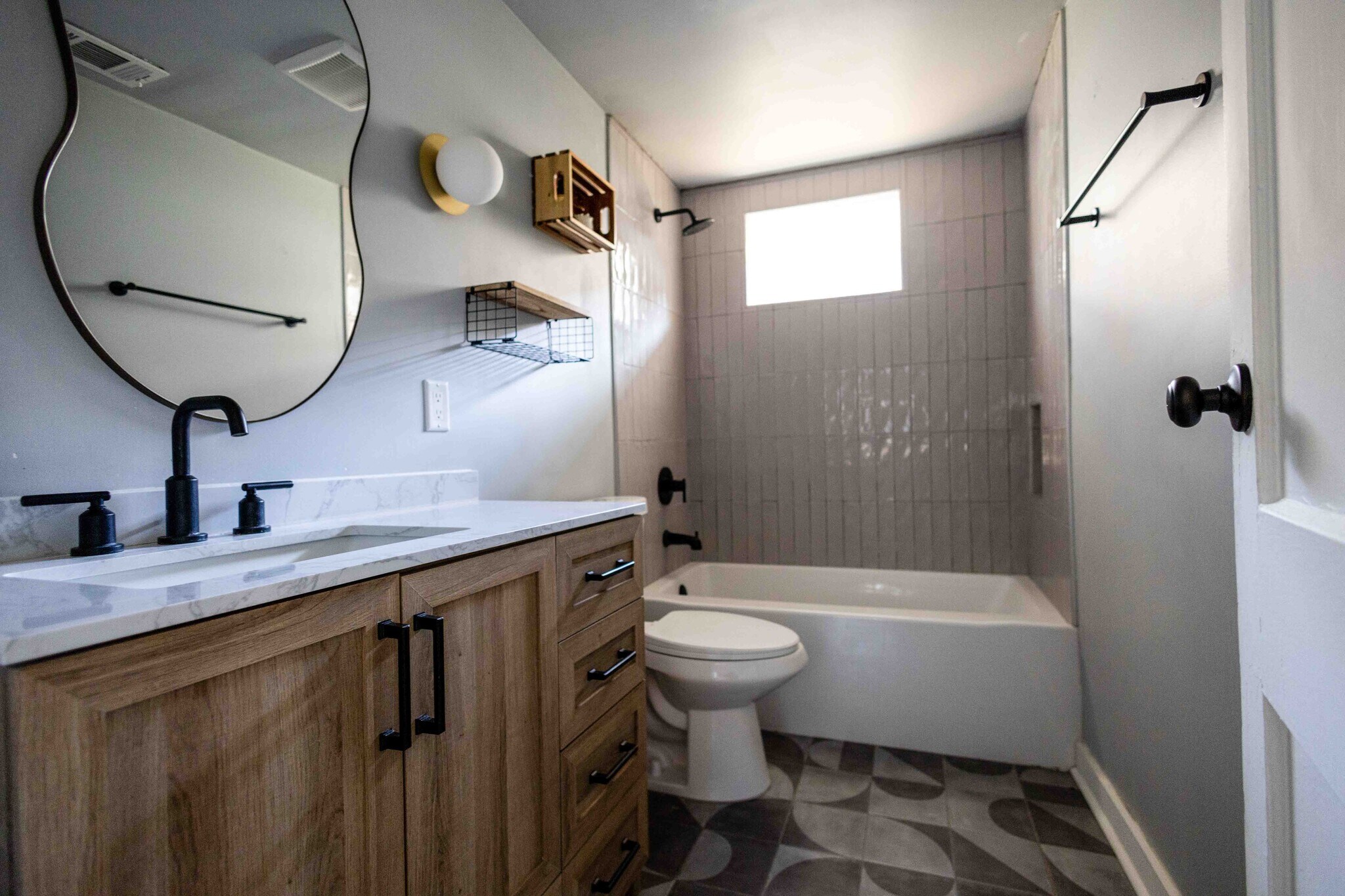 Building Photo - 731 E 34th St