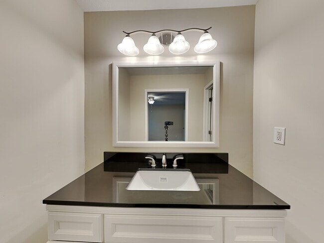 Building Photo - 424 Charleston Ln