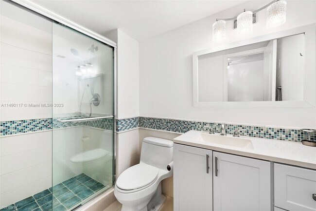 Building Photo - 3 br, 2 bath House - 3031 N Ocean Blvd Apt...