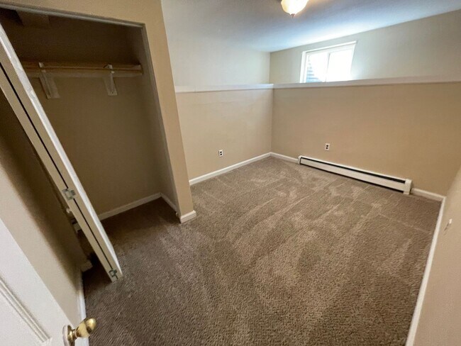 Building Photo - 616 Zion Dr