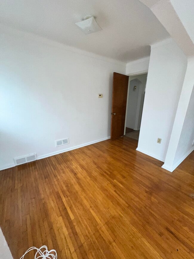 Building Photo - 4423 Vermaas Ave