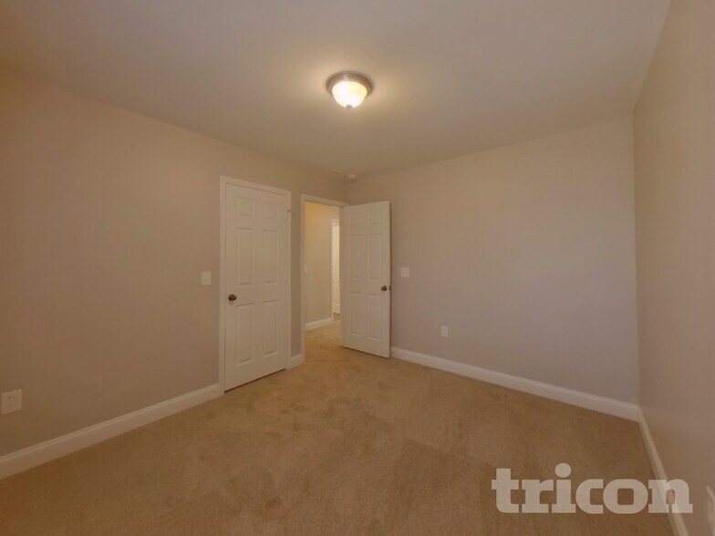 Building Photo - 4736 Abercromby St