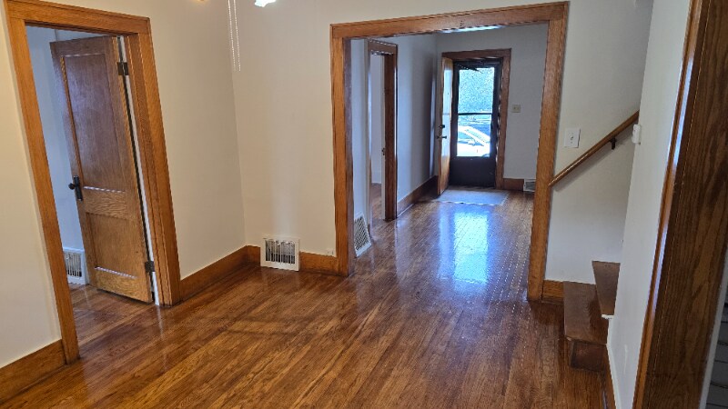 Building Photo - 915 S 48th St