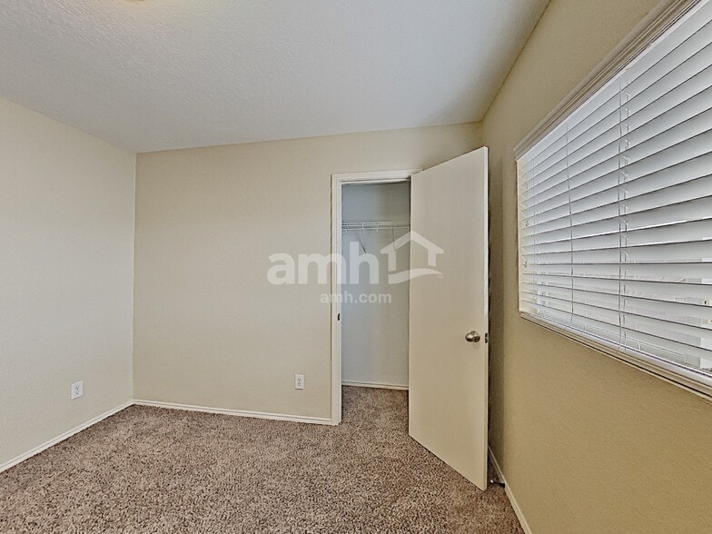 Building Photo - 9306 Pacific Maple