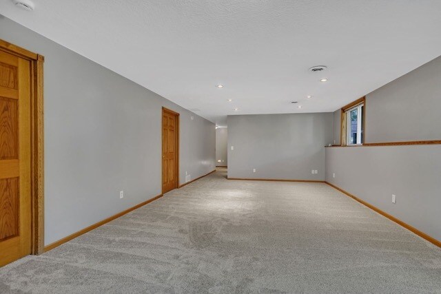 Building Photo - 9641 Meadow Ln