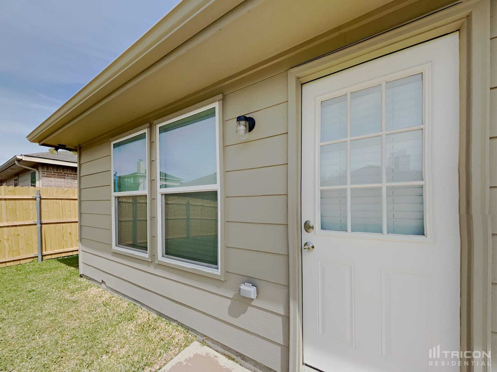 Building Photo - 429 Sandy Creek Dr