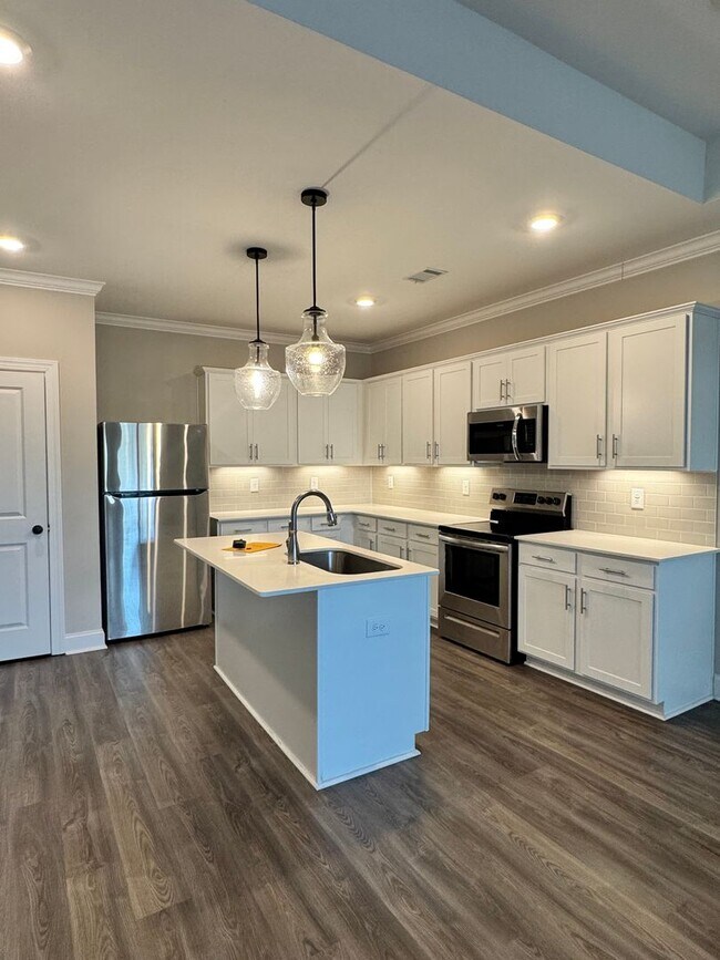 Building Photo - 504 Grey Oak Cir