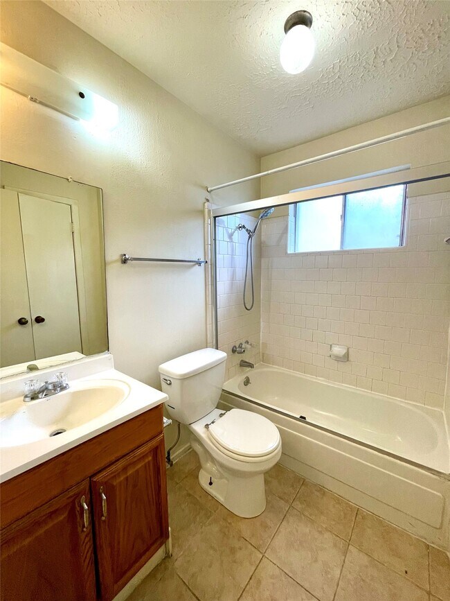 Building Photo - 4502 Mossygate Dr