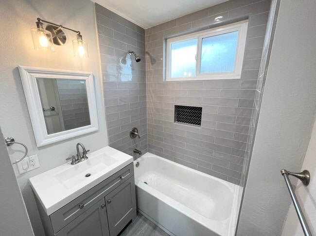 Building Photo - 4225 W 120th St